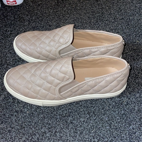 Steve Madden - Picture 2 of 3